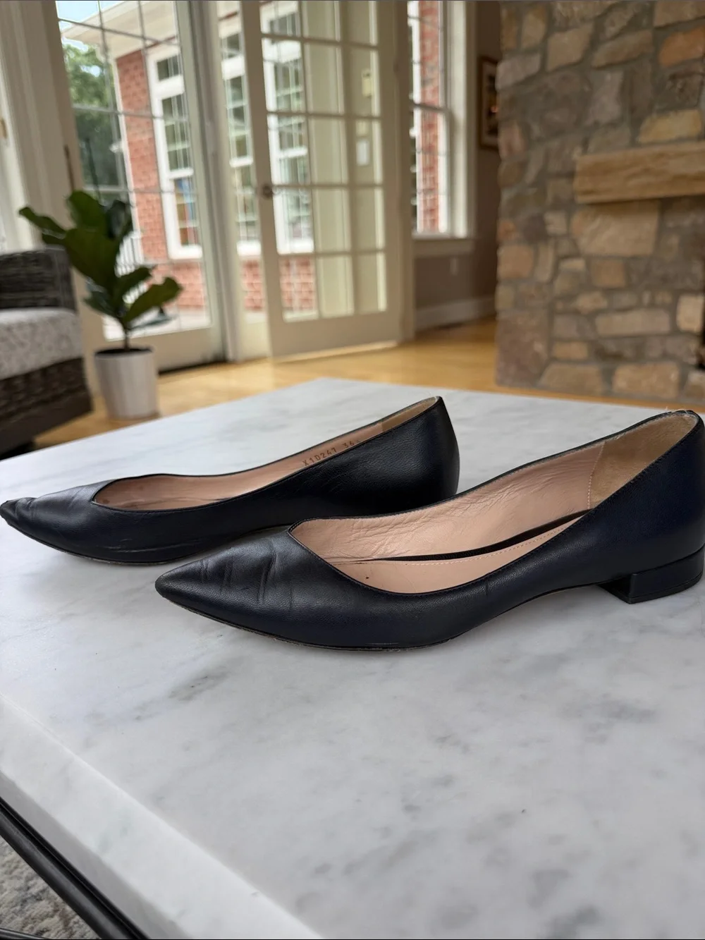 Giorgio Armani Pointed Toe Leather Flats in Black